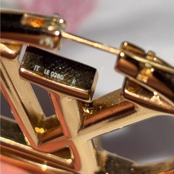 Louis Vuitton Louise Hoops - Picture 3 of 4